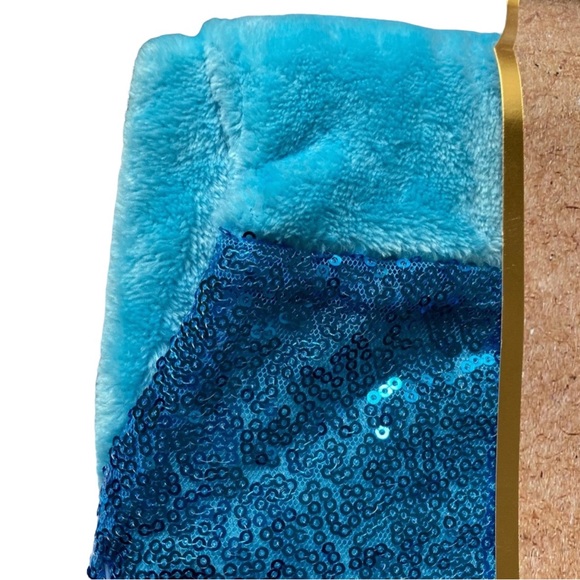 NEW Lulu & Coco Mermaid Tail Blanket - Picture 3 of 4